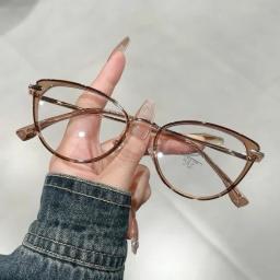 Gọng kính nữ mắt mèo thời trang cao cấp Hàn Quốc chất liệu nhựa kết hợp kim loại M39 2