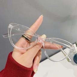 Gọng kính nữ mắt mèo cá tính chất liệu nhựa M24 2