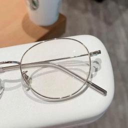 Gọng kính form bầu dục chất liệu titanium cao cấp, phù hợp mặt vừa và to mã M68 3