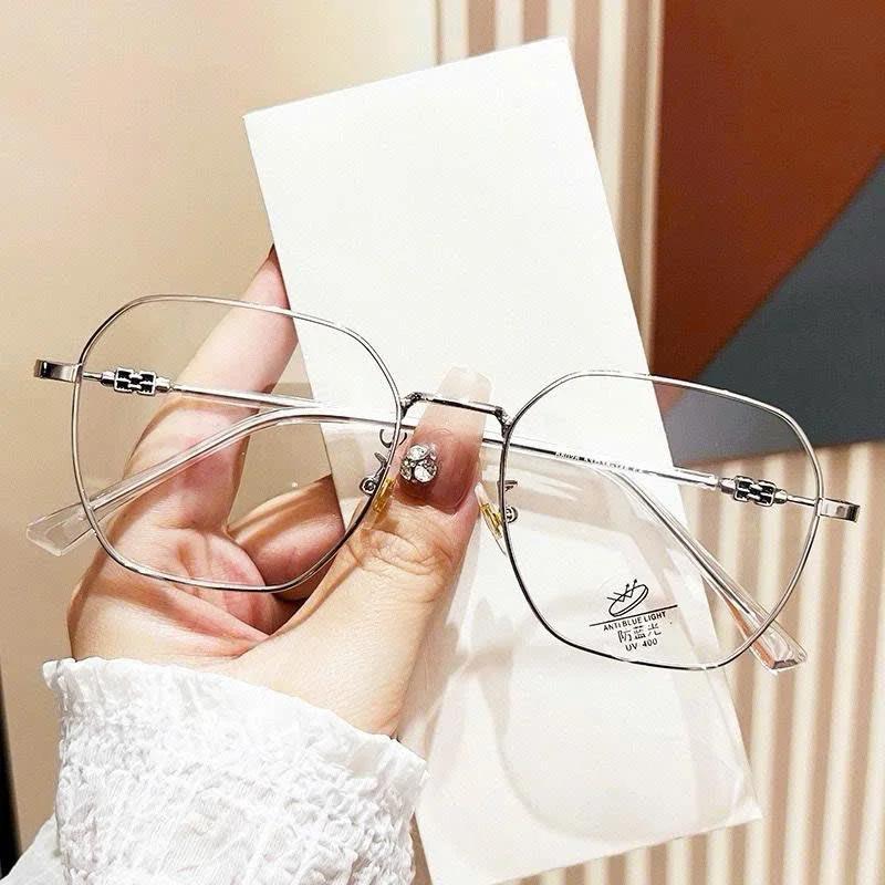 Gọng kính form đa giác to chất liệu titanium cao cấp, phù hợp mặt vừa và to mã M53