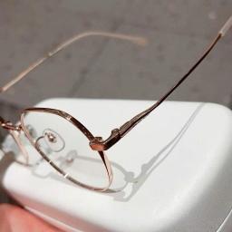 Gọng kính form tròn nhỏ bo góc cạnh chất liệu titanium cao cấp, phù hợp mặt vừa và to mã M66 4