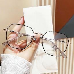 Gọng kính form đa giác to chất liệu titanium cao cấp, phù hợp mặt vừa và to mã M53 4