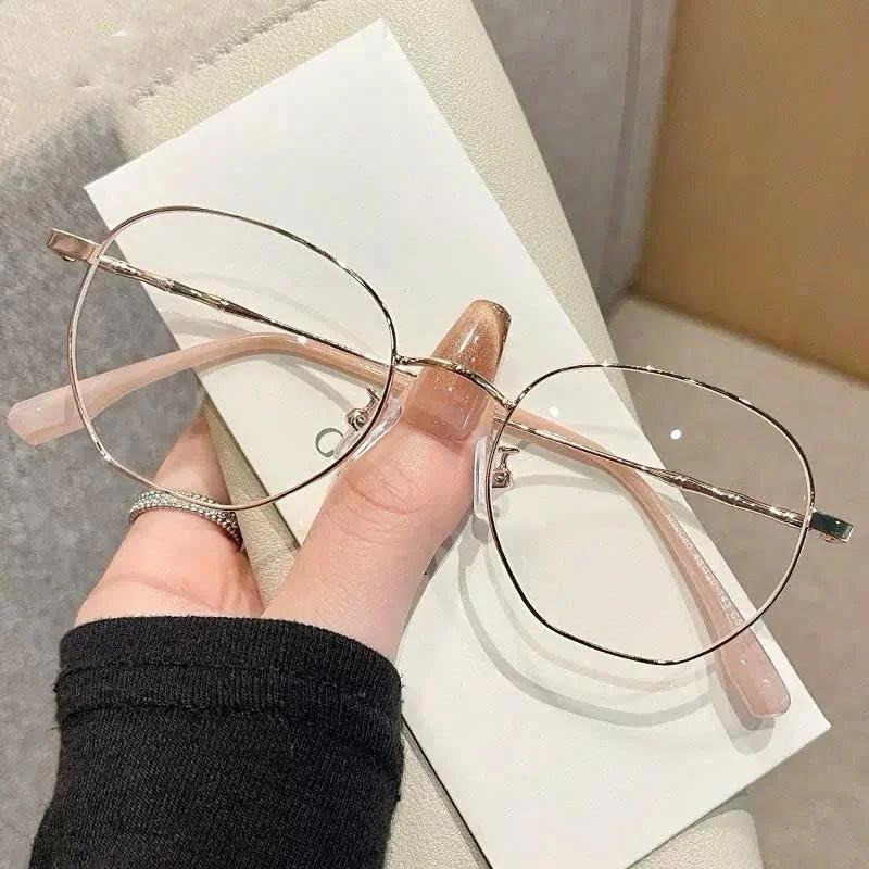 Gọng kính form đa giác nhỏ chất liệu titanium cao cấp, phù hợp mặt vừa và to mã M62