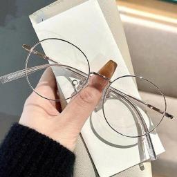 Gọng kính form tròn chất liệu titanium cao cấp, phù hợp mặt vừa và to mã M64 4