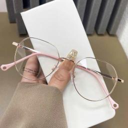 Gọng kính bo tròn góc cạnh chất liệu titan cao cấp, phù hợp mặt vừa và to mã M84 4