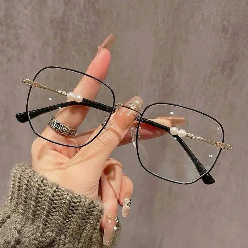 Gọng Kính Form Vuông To Phối Ngọc Trai, Chất Liệu Titanium Cao Cấp Chắc Chắn, Thời Trang M77