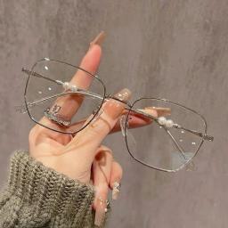 Gọng Kính Form Vuông To Phối Ngọc Trai, Chất Liệu Titanium Cao Cấp Chắc Chắn, Thời Trang M77 3