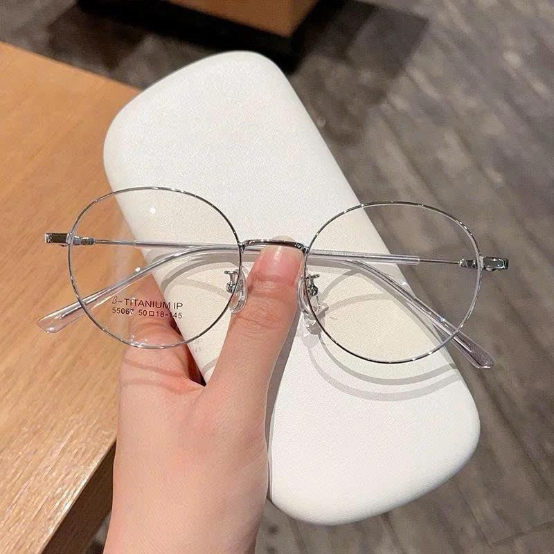 Gọng kính form tròn nhỏ chất liệu titanium cao cấp, phù hợp mặt vừa và to mã M69