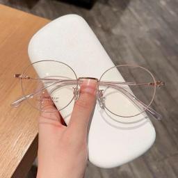 Gọng kính form tròn nhỏ chất liệu titanium cao cấp, phù hợp mặt vừa và to mã M69 3