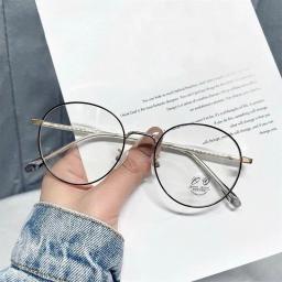 Gọng kính bo tròn chất liệu titan cao cấp, phù hợp mặt vừa và to mã M82 4